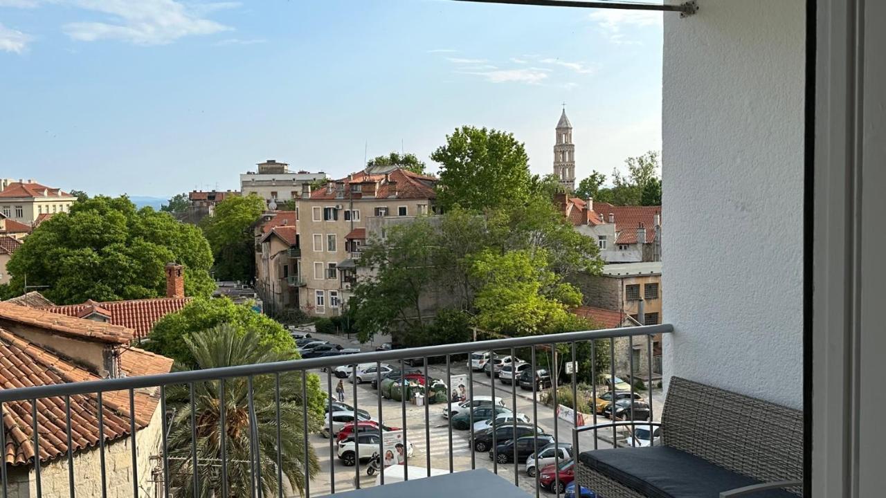Iris Oasis Apartment Split Exterior photo