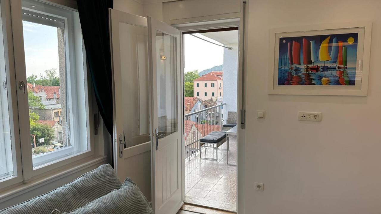 Iris Oasis Apartment Split Exterior photo